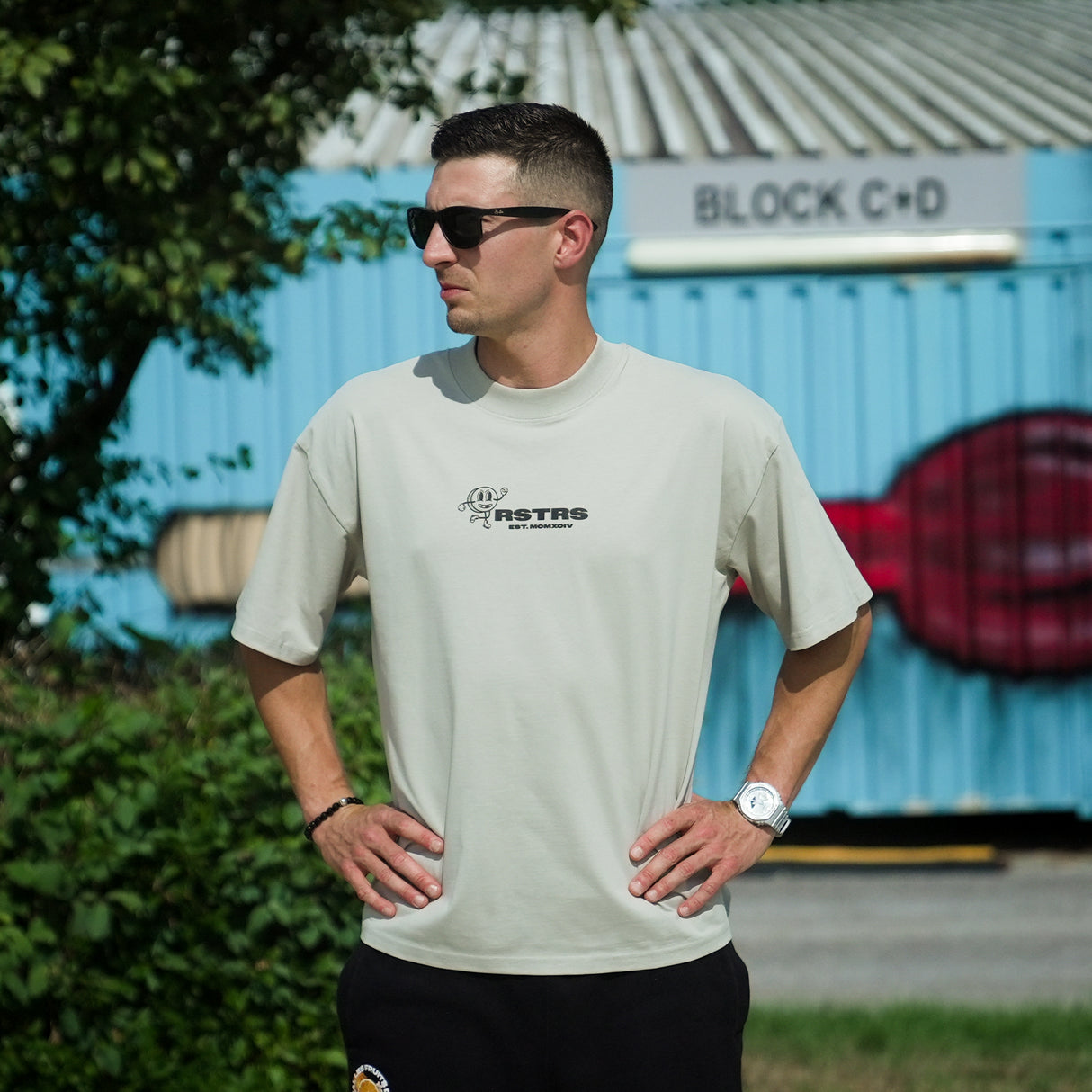 Oversized-Shirt Puck