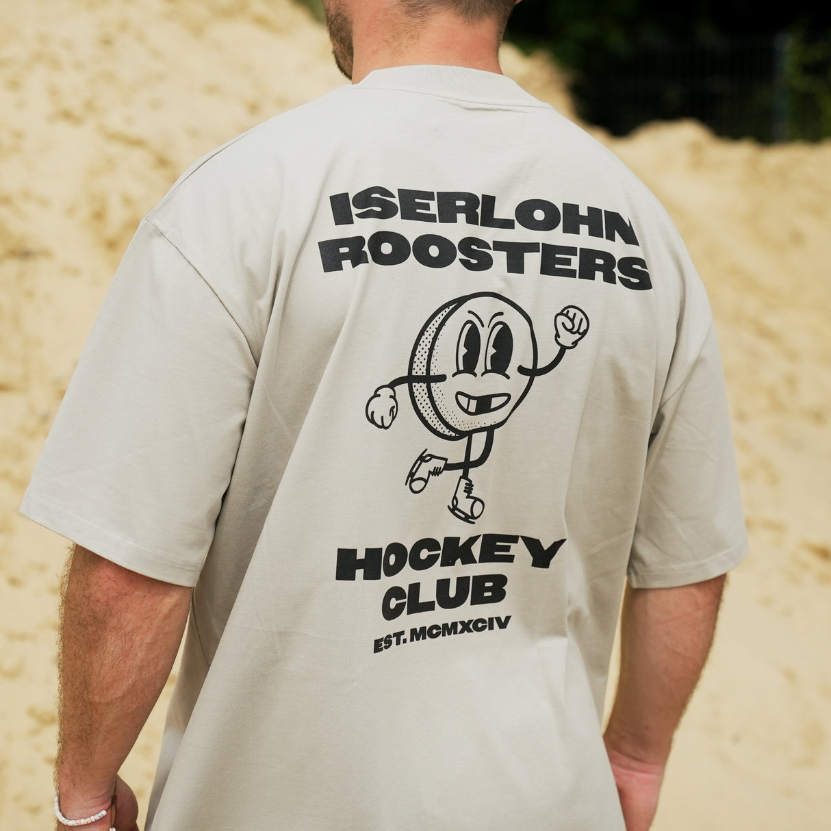 Oversized-Shirt Puck