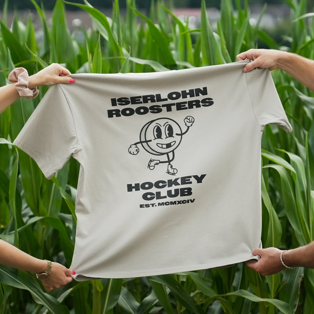 Oversized-Shirt Puck