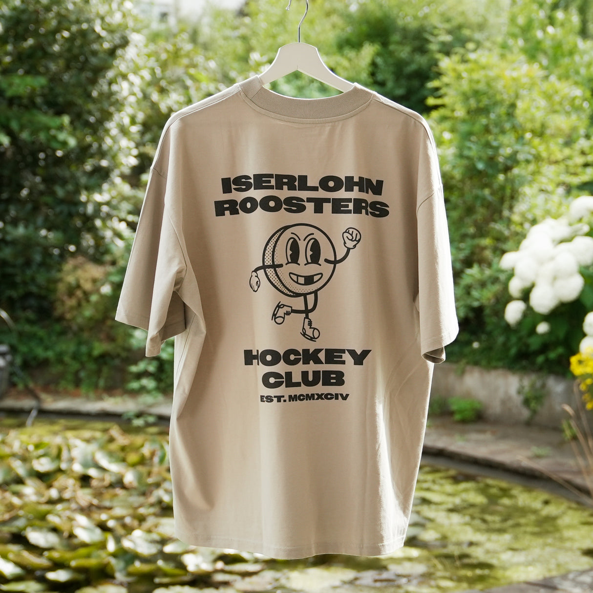 Oversized-Shirt Puck